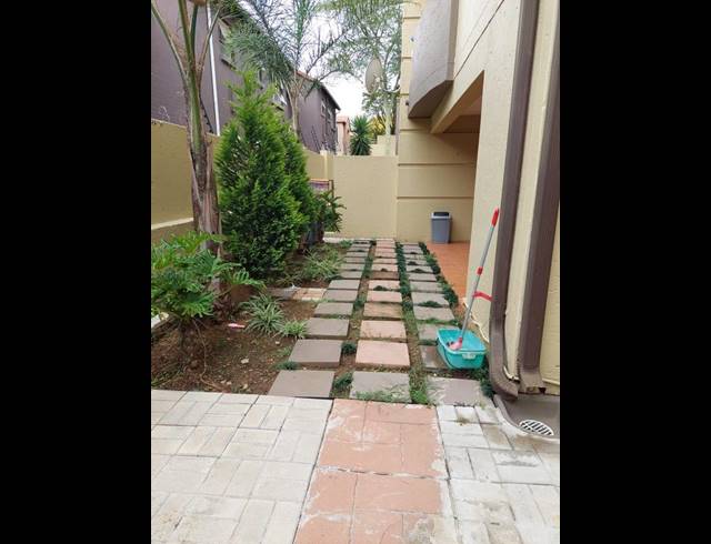 3 BEDROOM TOWNHOUSE FOR SALE IN VORNA VALLEY